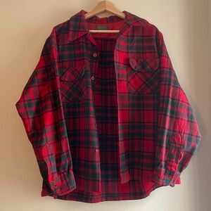 Men’s Red and Black Plaid AUTHENTIC Pendleton 100% Wool Long Sleeve Shirt